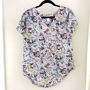 H&M V Neck Top Floral Print Flutter-Sleeve Sz 8